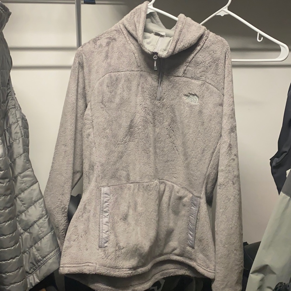 Women’s North Face fleece pullover